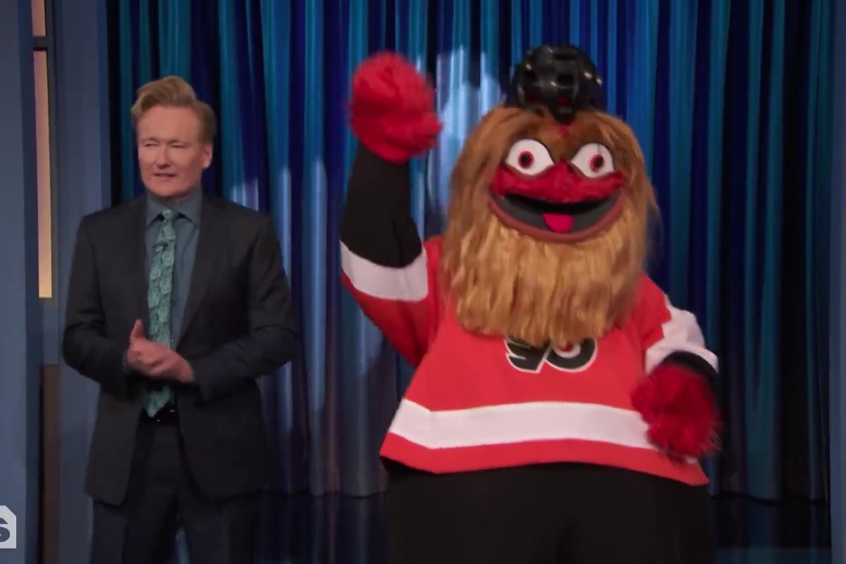 Jay and Dan couldn't contain their laughter when shown an old Flyers mascot  before a Gritty top 10 - Article - Bardown