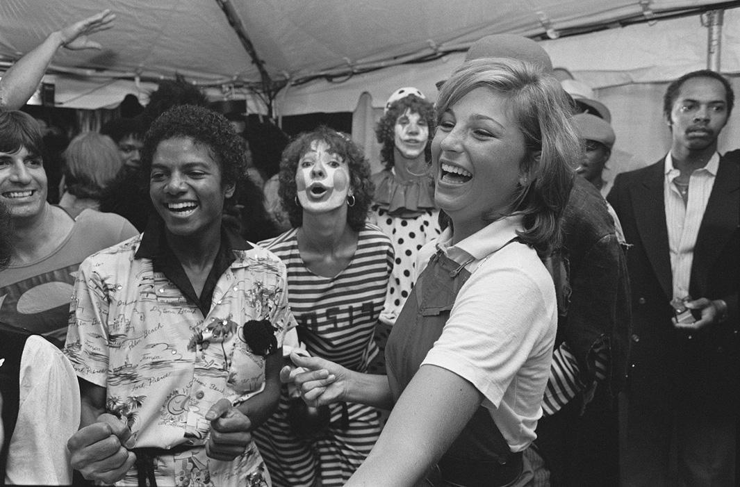Michael Jackson's record company held a gold record party inside,Michael Jackson's record company held a gold record party inside a bank vault in Beverly Hills in 1982. Michael's good friend Tatum O'Neal was there too. At one point Michael danced with Tatum. I never saw Michael again.