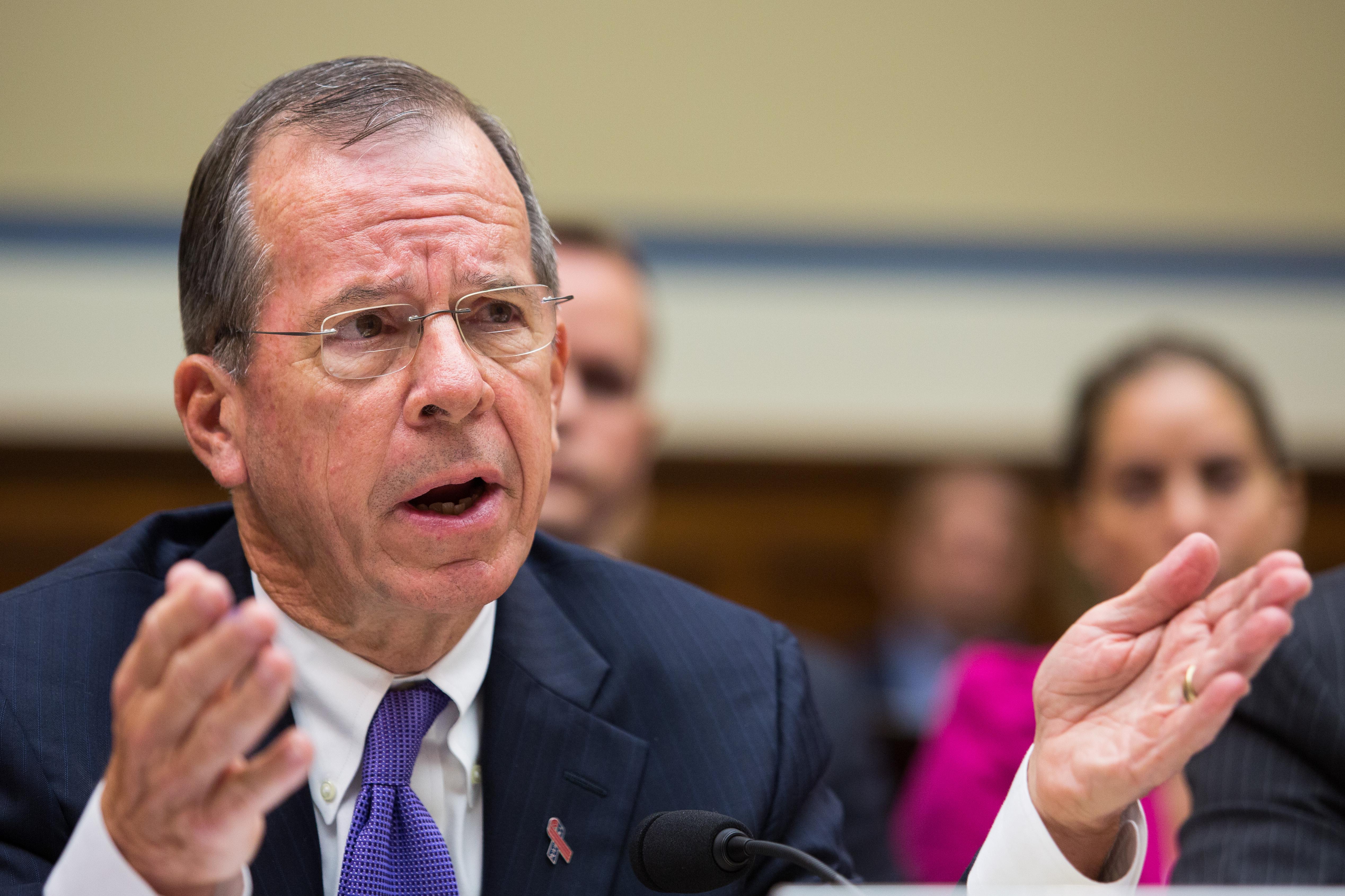 Mike Mullen testifying to Congress in 2013.
