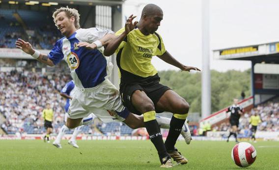 BLACKBURN, UNITED KINGDOM - SEPTEMBER 17: Robbie Savage of Blackburn takes a dive under pressure from Sylvain Distin of Manchester City during the Barclays Premiership game between Blackburn Rovers and Manchester City at Ewood Park on September 17, 2006 in Blackburn, England. (Photo by Laurence Griffiths/Getty Images) 