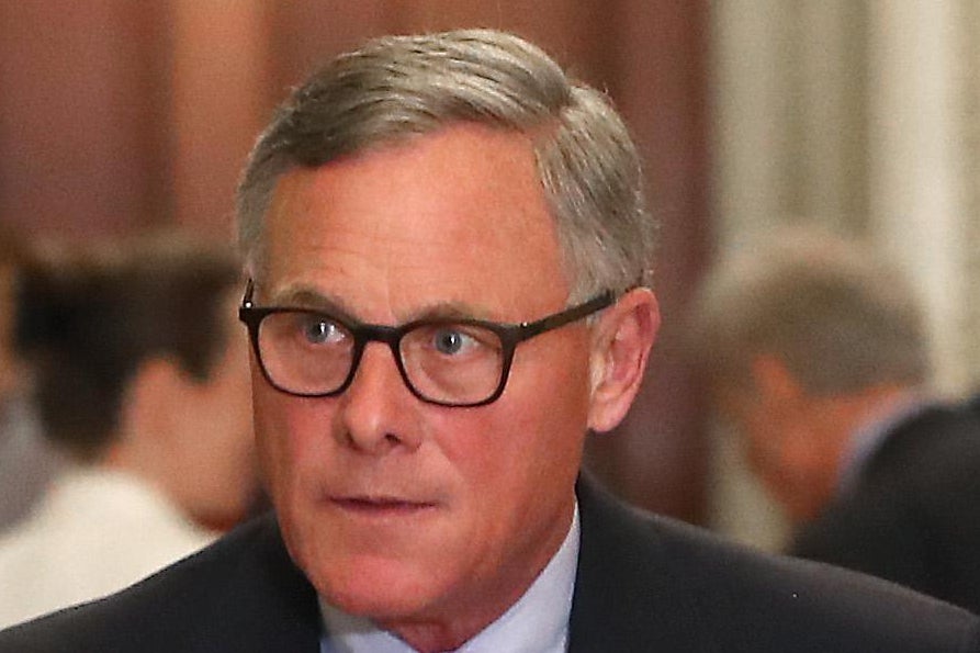 Richard Burr walks through the halls of congress