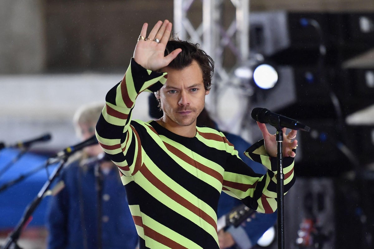 On Harry Styles New Album Harry S House He Shrugs Off Rock Stardom For Something Better