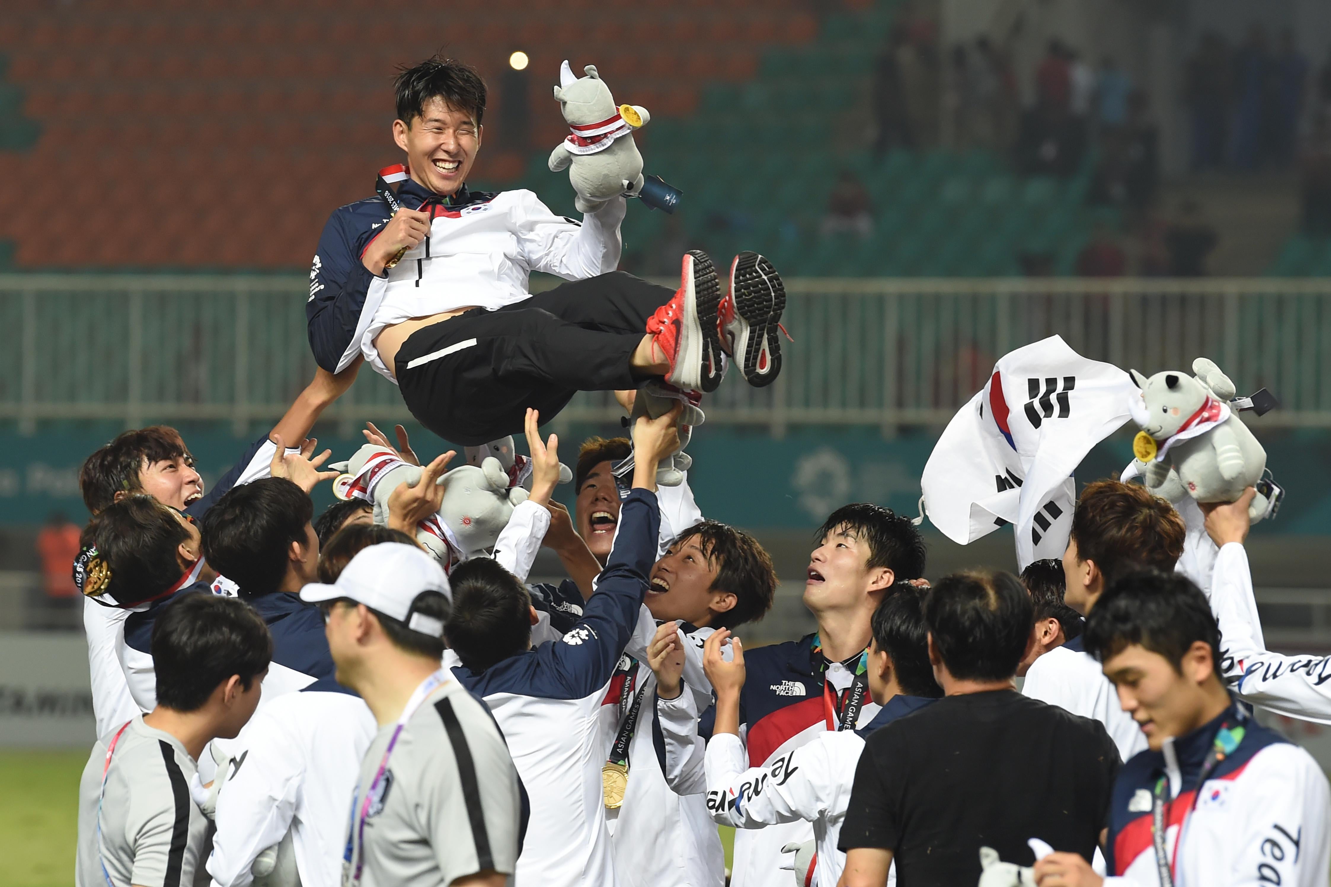 South Korea's players toss their teammate Son Heung-min in the air after the victory ceremony for the mens football competition at the 2018 Asian Games in Bogor on September 1, 2018. (Photo by Arief Bagus / AFP)        (Photo credit should read ARIEF BAGUS/AFP/Getty Images)