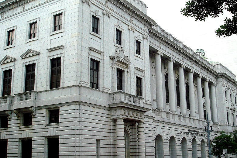 A white courthouse.