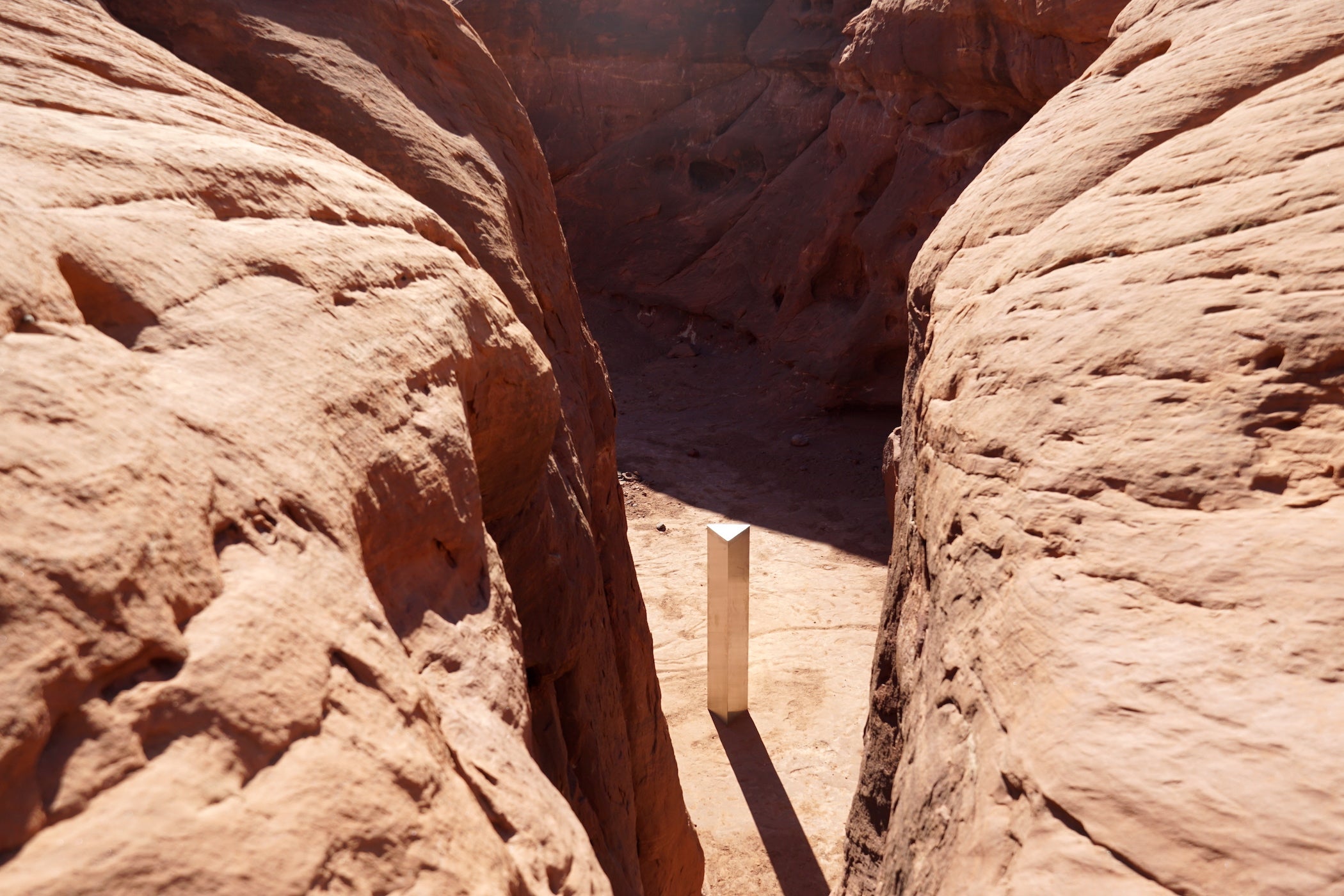 A view of the “monolith” from above, showing its intentional alignment with a narrow slot canyon.