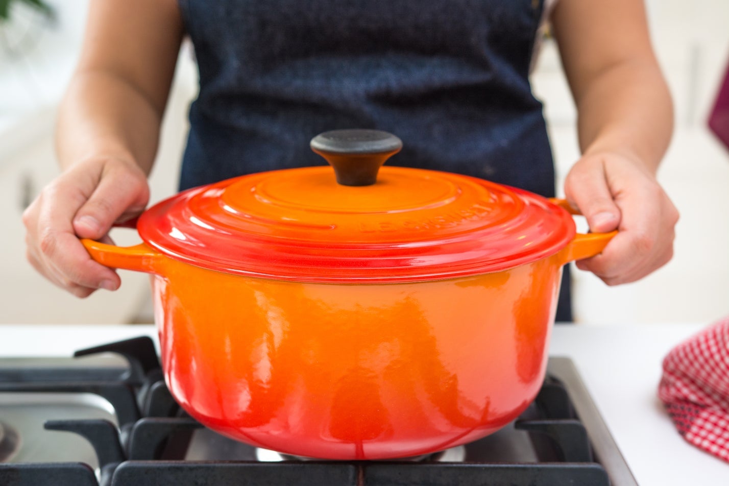 Le Creuset Signature Enameled Cast-Iron 5½-Quart Round French Oven
