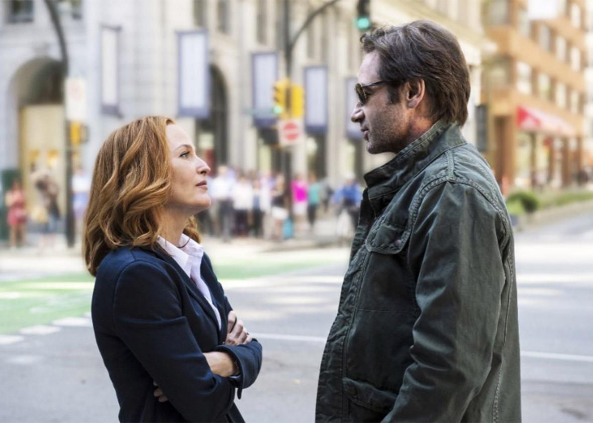Still of Gillian Anderson and David Duchovny in The X-Files. 