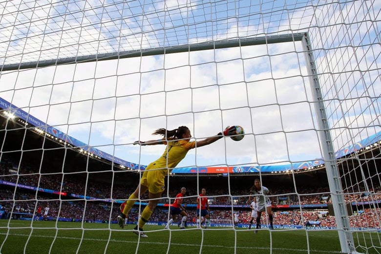 Christiane Endler claws away another U.S. effort at Parc des Princes on Sunday.