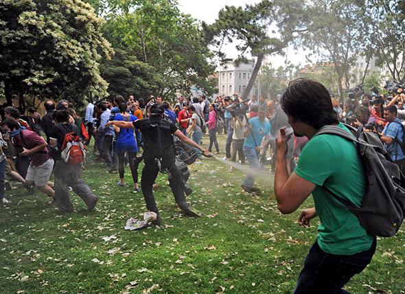 Turkish riot policemen clash on May 28, 2013 with demonsrators p