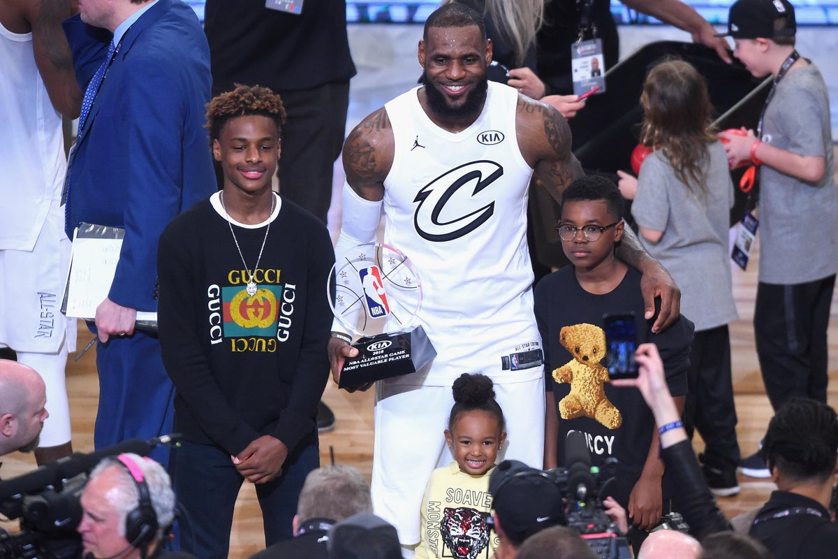 LeBron James supports his daughter, Zhuri, at her volleyball game