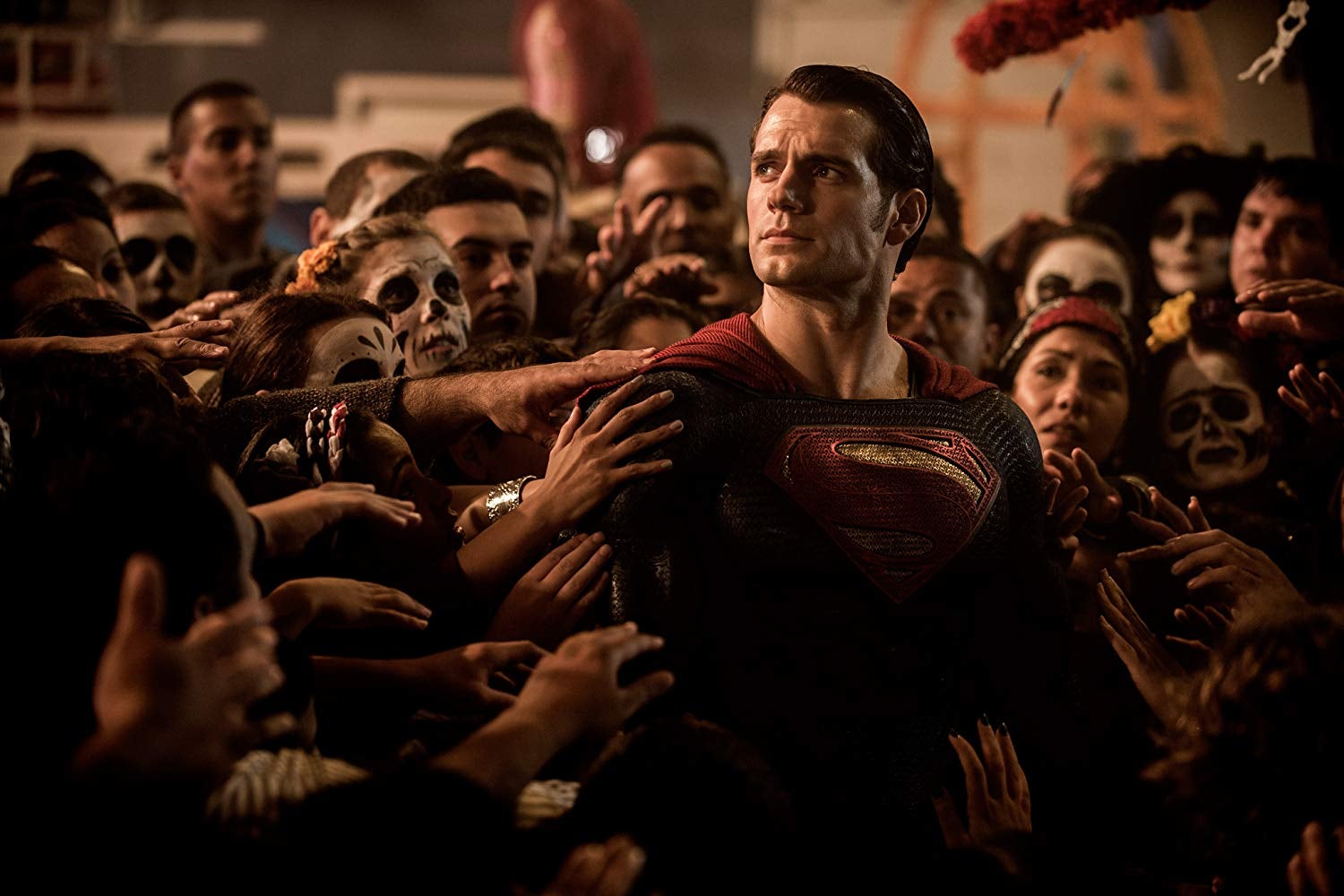 Henry Cavill diz como foi voltar a vestir o uniforme do Superman