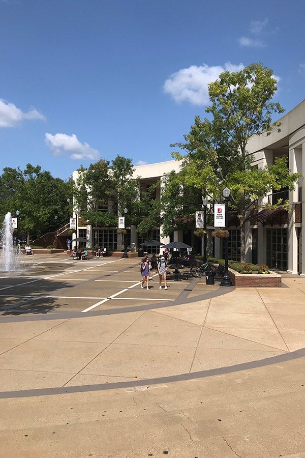 A very sparsely-filled courtyard at the University of Alabama.
