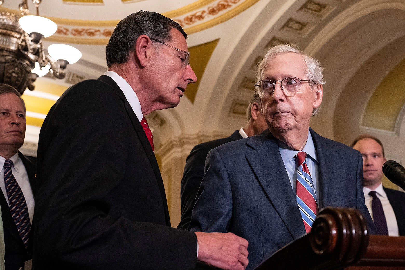 Mitch McConnell health: What to make of that unsettling moment he froze ...