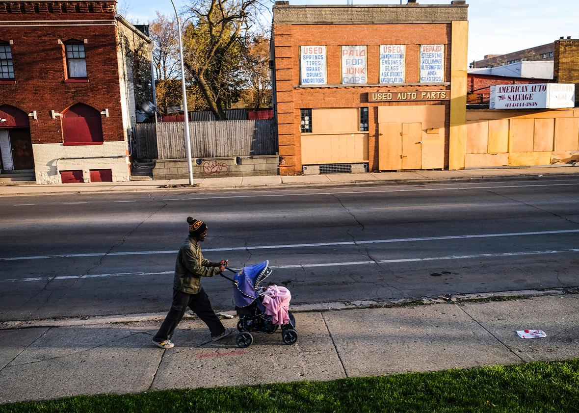 Paul Gayle, 19, and his 8-month-old daughter, Sapphire Gayle, head toward home after an April 2015 fatherhood development class in Milwaukee.