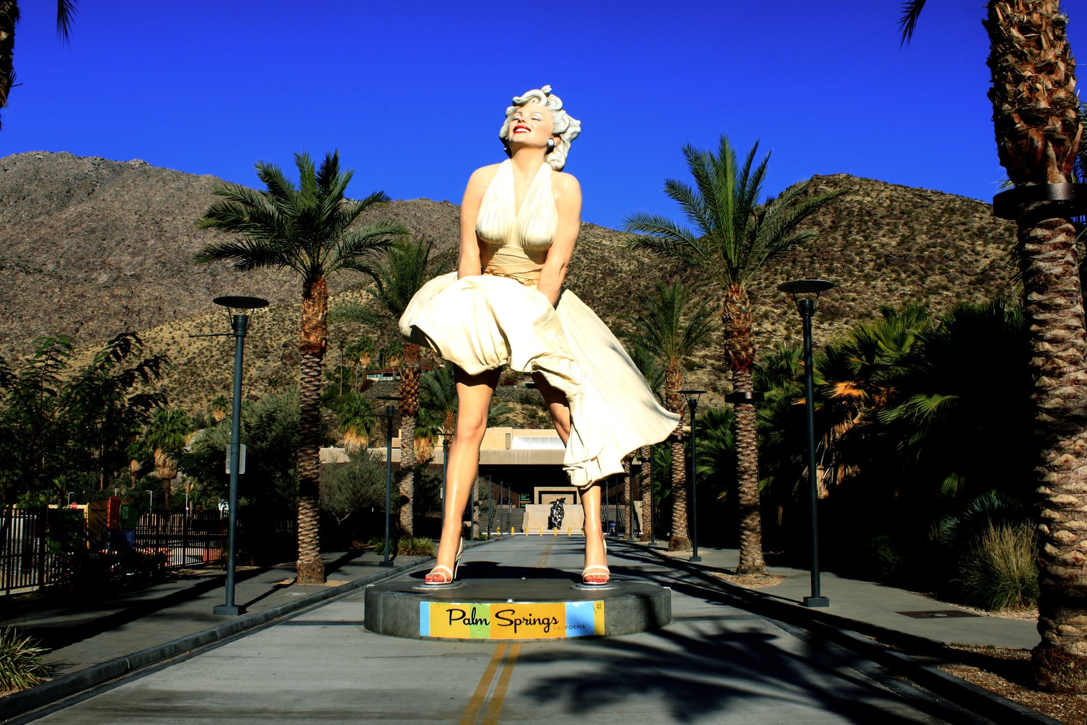 Palm Springs Marilyn: I went to see the statue making rich people furious. Whew.