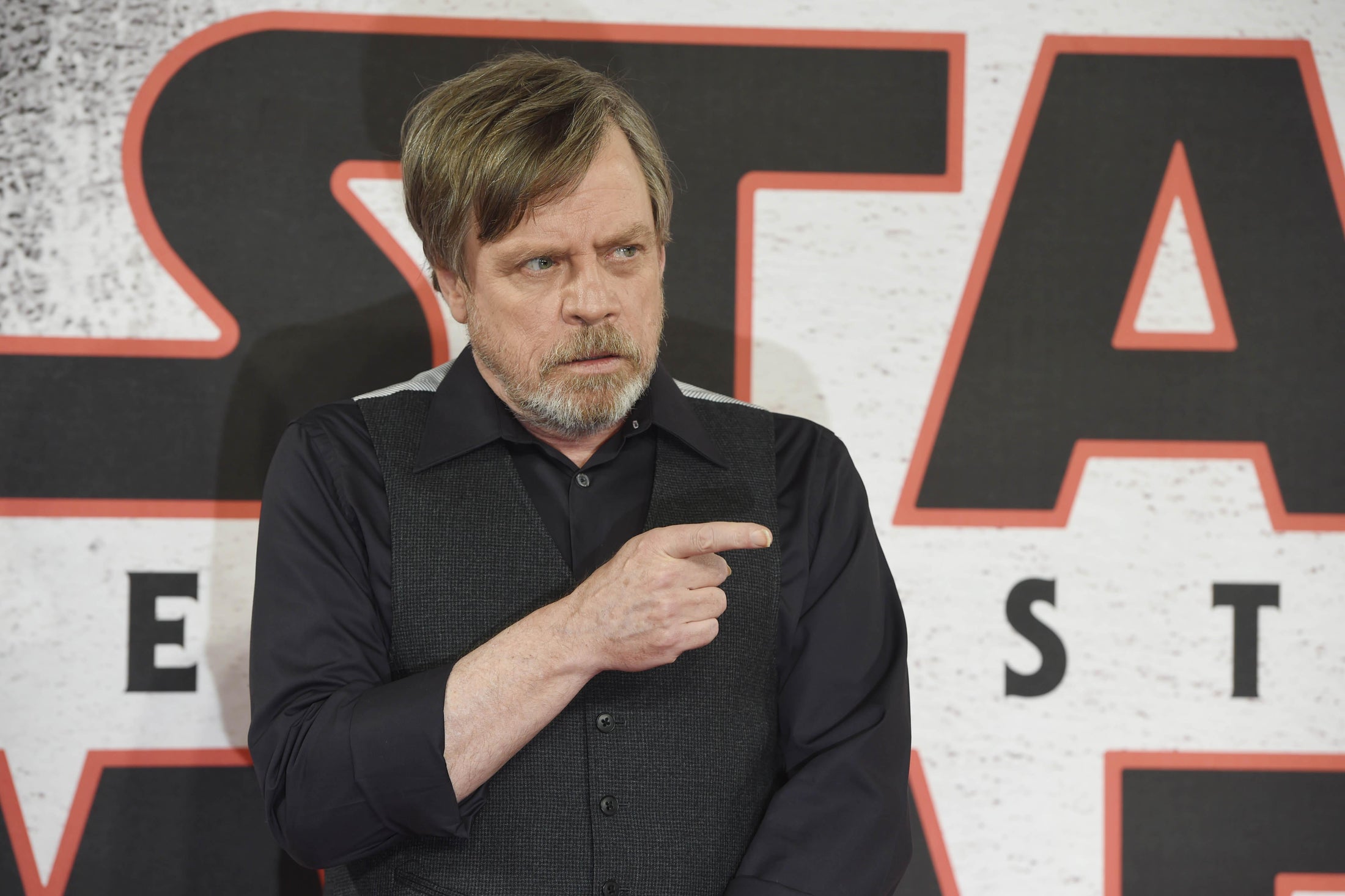 Mark Hamill expresses regret for his Last Jedi criticism.