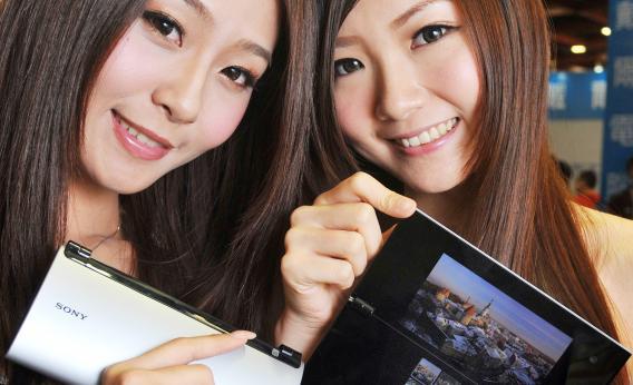 Two models show Sony's new Tablet P 