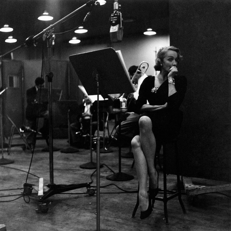 A look back at the famous women Eve Arnold photographed