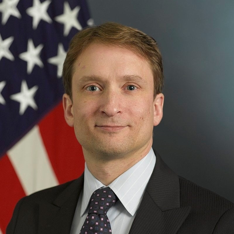 Peiter Zatko in front of a U.S. flag