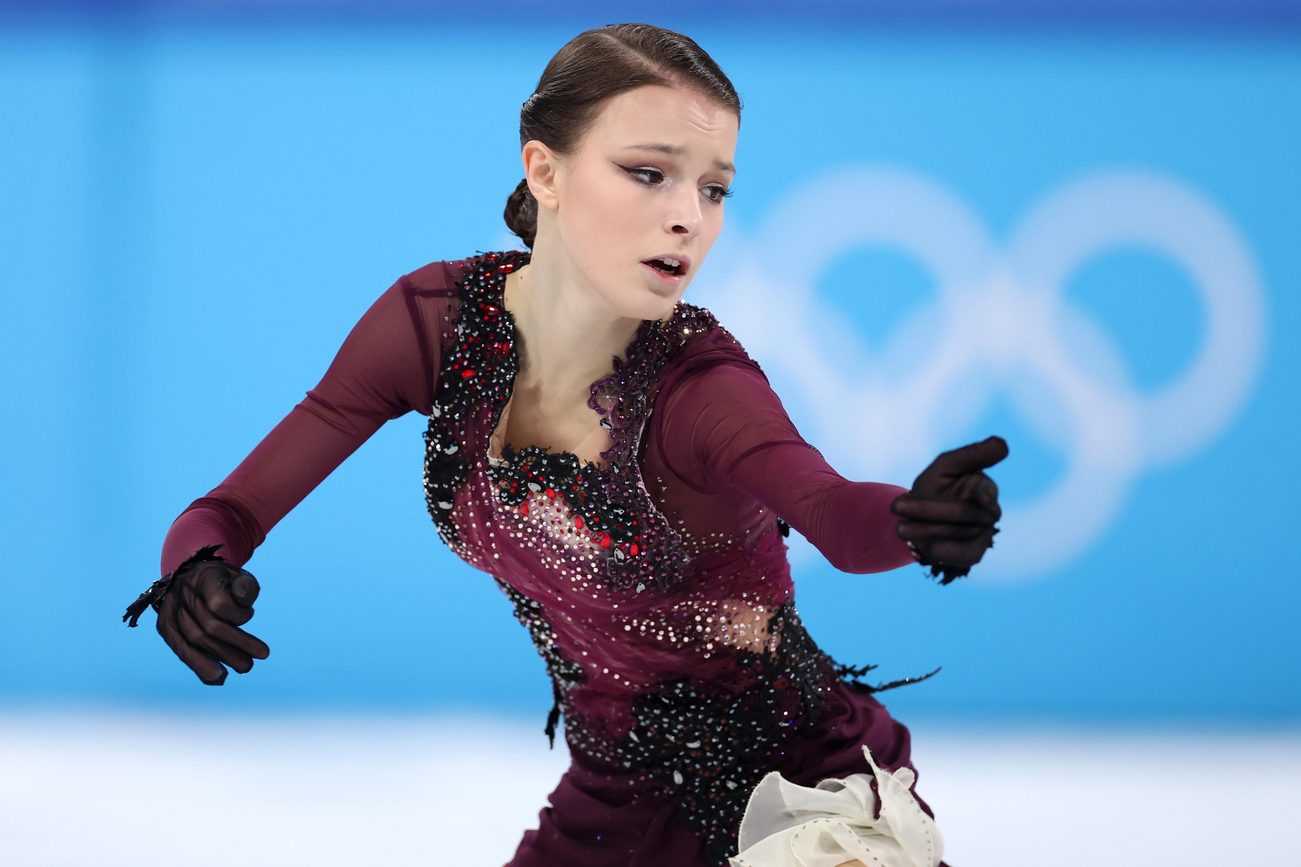 Anna Shcherbakova skating with her arms outstretched on the ice
