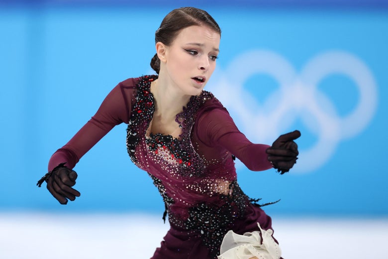 Anna Shcherbakova skating with her arms outstretched on the ice