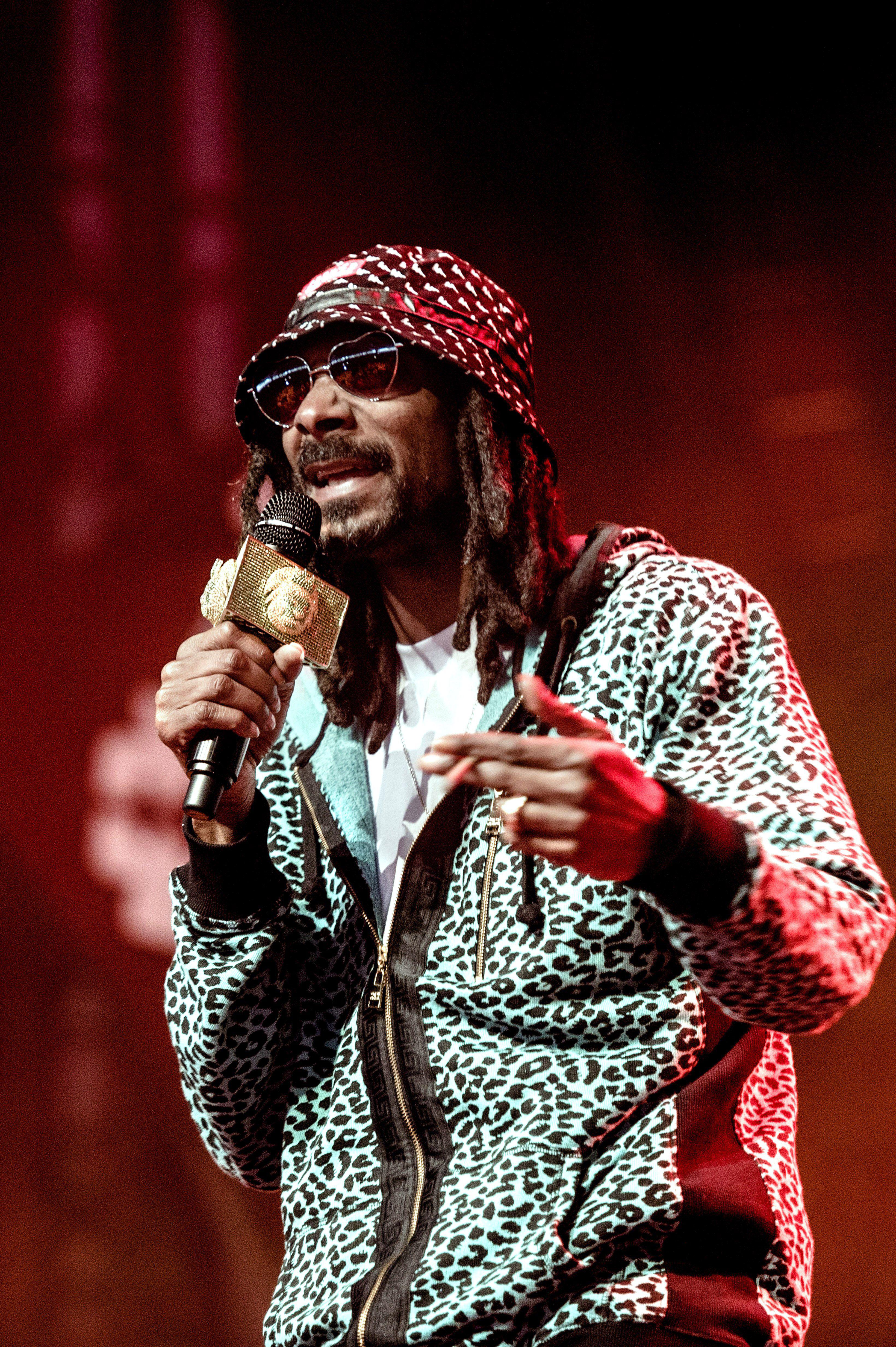 Watch Snoop Dogg DJ a Roller Disco as DJ Snoopadelic | Hypebeast