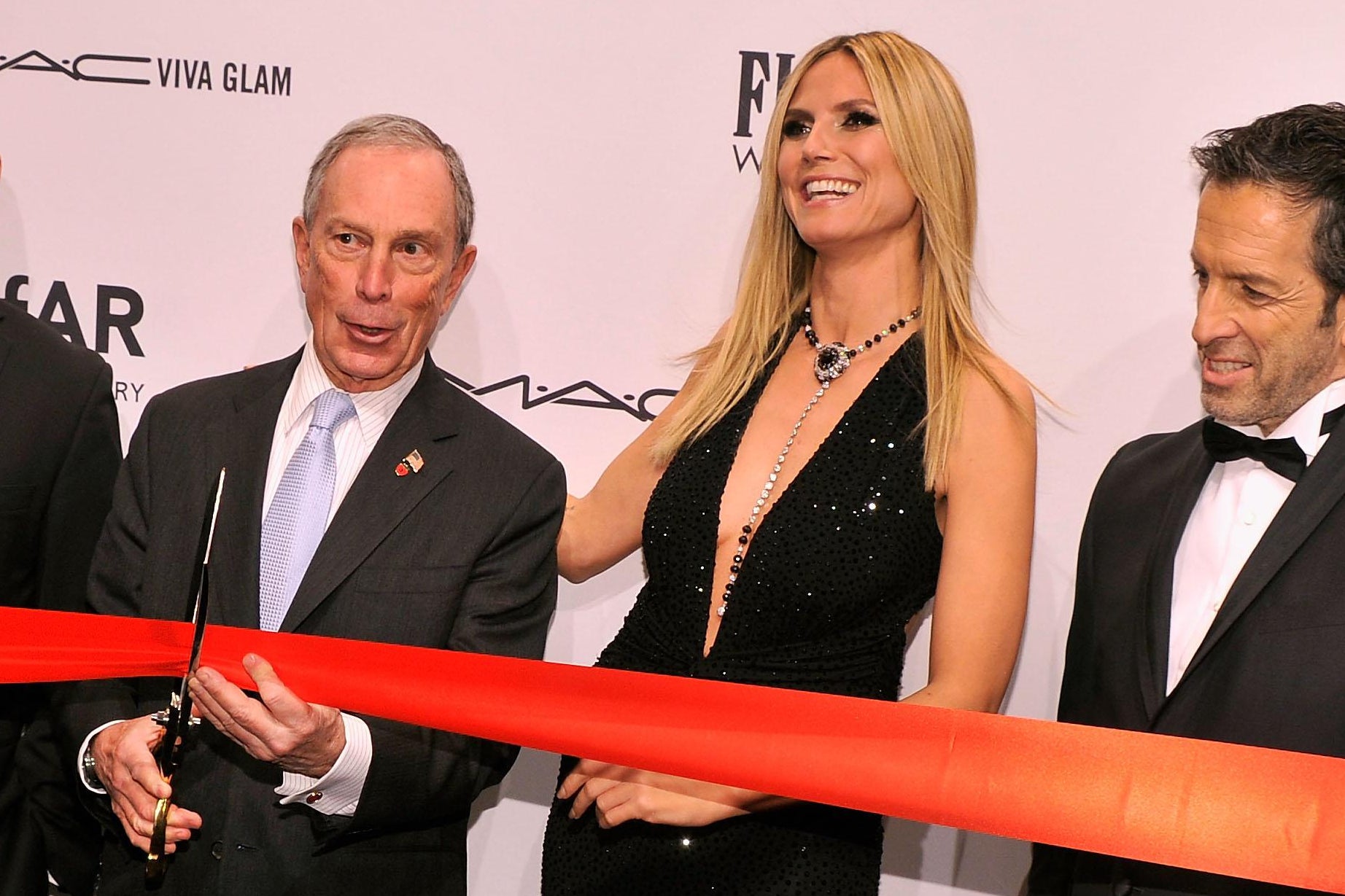 Mike Bloomberg cuts a ribbon next to Heidi Klum.