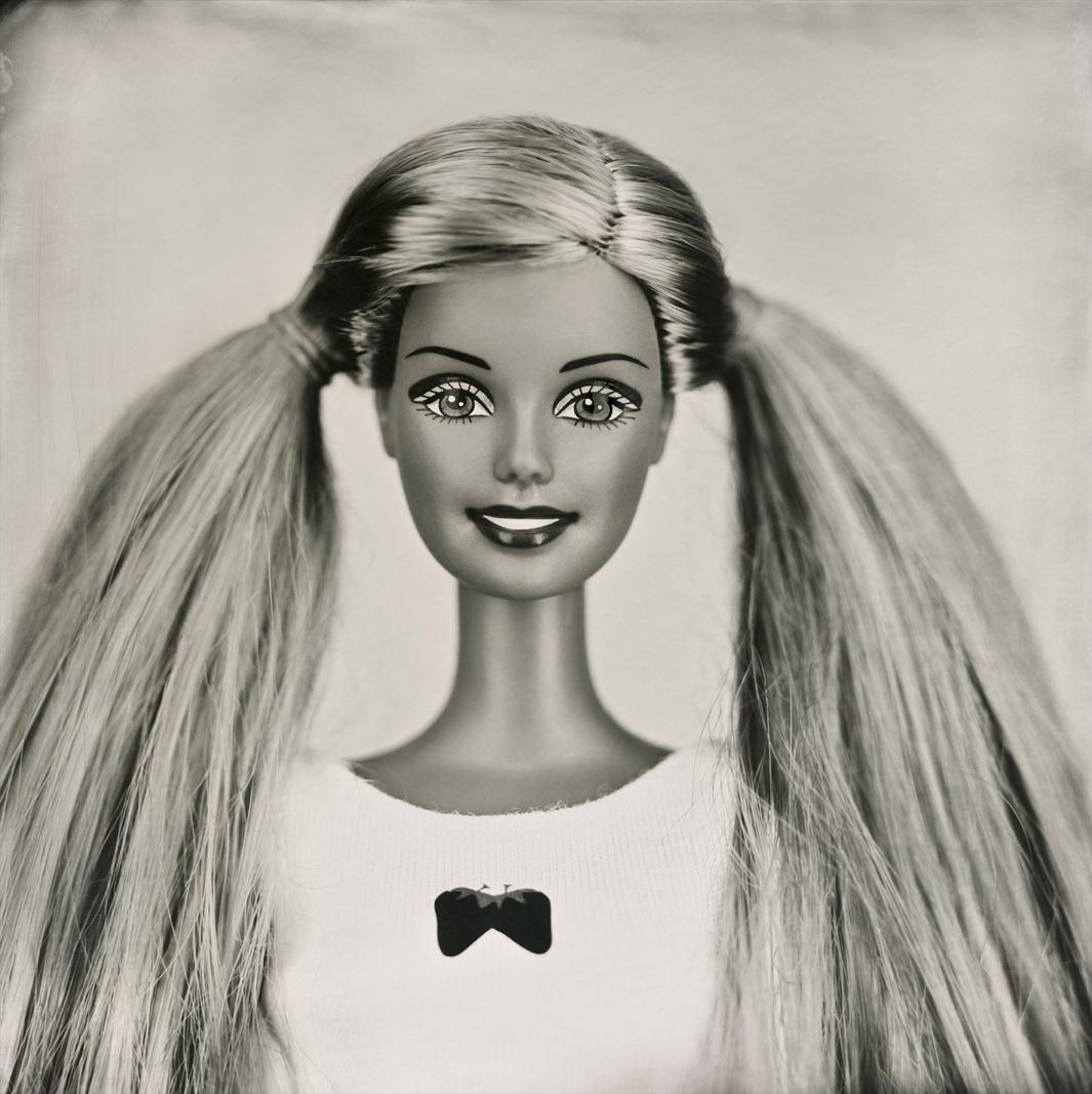 Alvast partij Om te mediteren Hamid Blad: Barbie Blad uses Barbie dolls to examine the idea of beauty and  identity (PHOTOS).