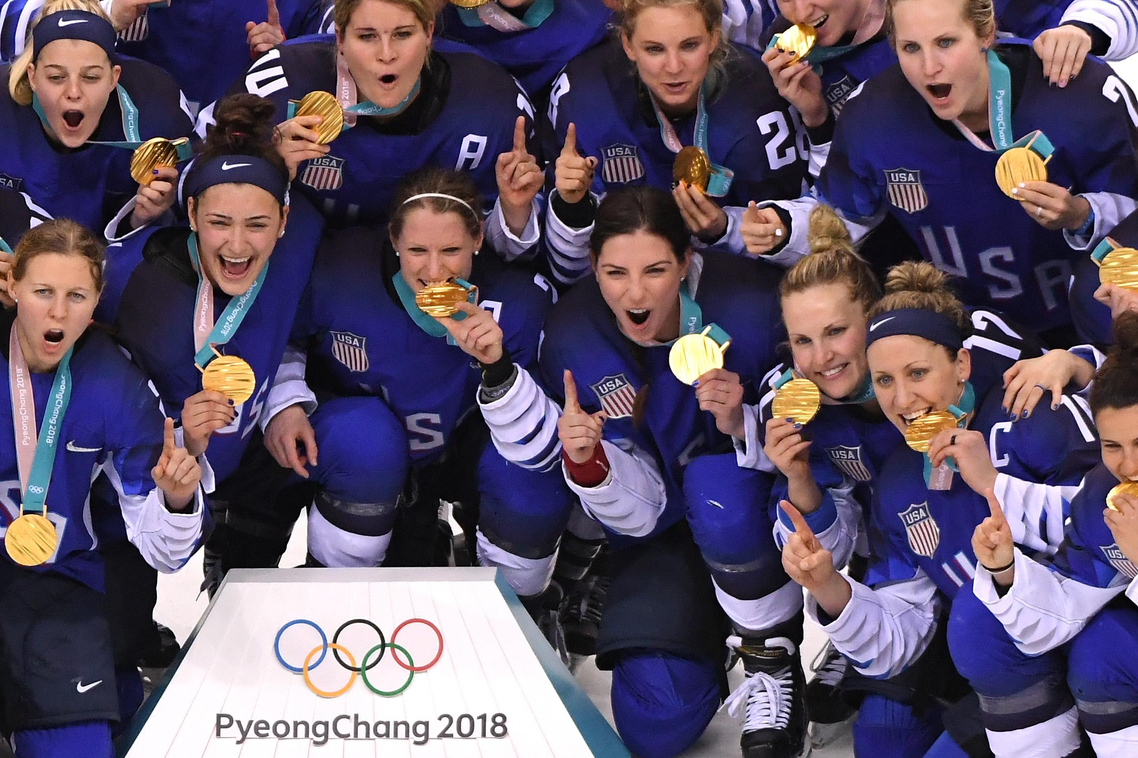 The U.S. women’s hockey team poses with their gold medals.