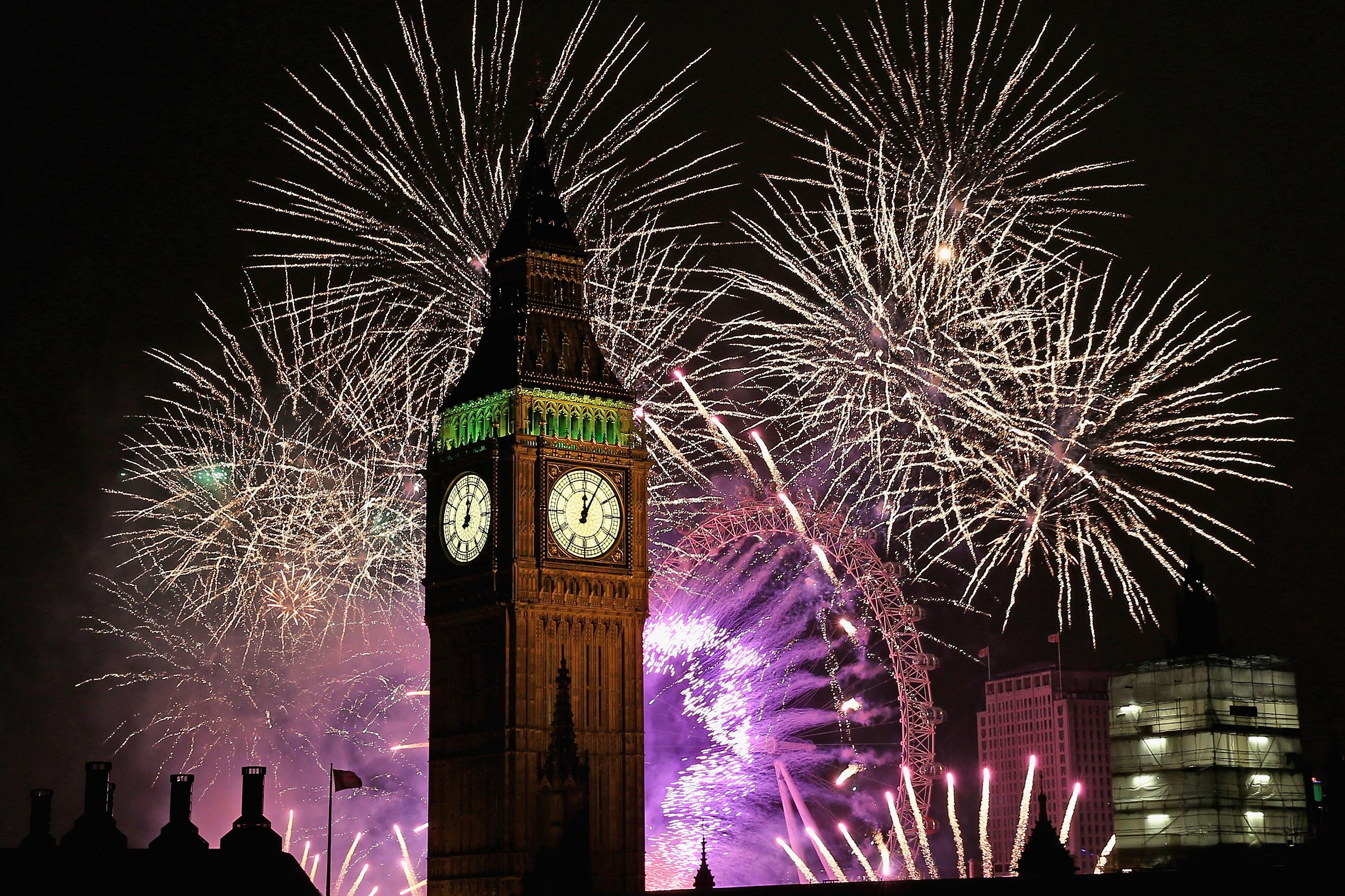 United kingdom new. Биг Бен символ Великобритании. Лондон Рождество Биг Бен. Часы Биг Бен в Англии новый год. Биг Бен фейерверк в Лондоне.