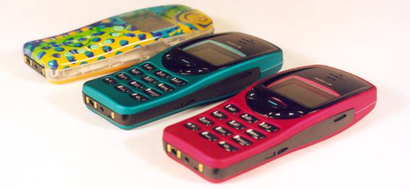 The legendary Nokia 3210, Nokia's very first mobile phone without an  external antenna. This one sports a more unusual, red housing instead of  the standard dark grey one. The original colored covers