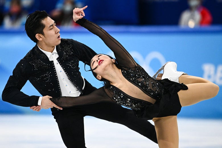 Sui and Han practically horizontal skating together