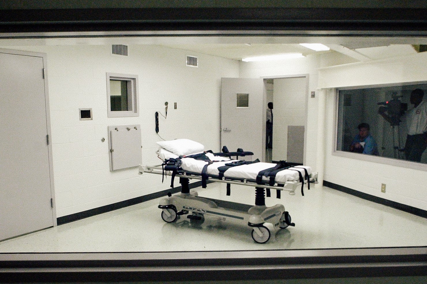 Alabama's lethal injection chamber at Holman Correctional Facility in Atmore, Ala., is pictured in this Oct. 7, 2002 file photo.