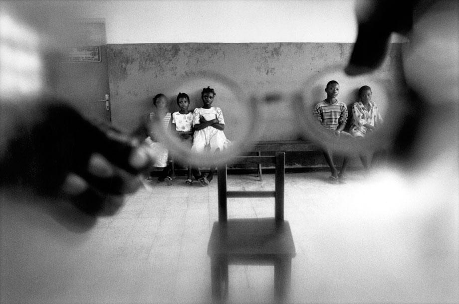 Untitled, 1999–2003. Children come to a clinic to have their eyes tested. Many people developed eye problems during the civil war in Sierra Leone because access to health care became too difficult. During a ceasefire in 1999, Bo hospital opened up a clinic to treat those who were suffering from such conditions. October 1999.