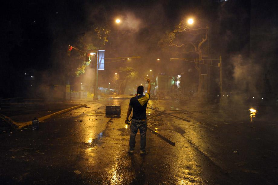 Protesters confront riot policemen during an anti-government demonstration, in Caracas on February 19, 2014.