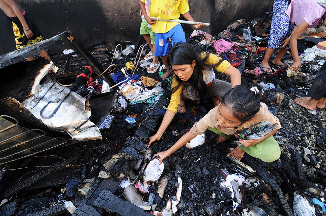 indonesia fire photos.