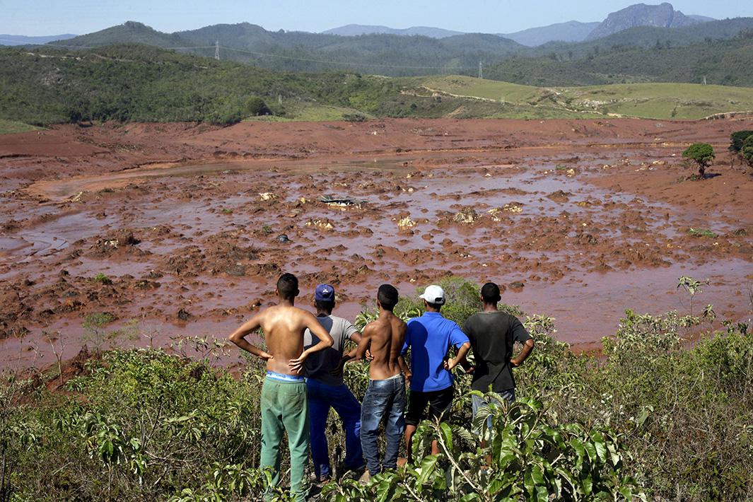 brazil's mining dam disaster photos.