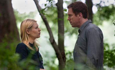 Carrie (Claire Danes) talks to Brody (Damian Lewis) in Homeland