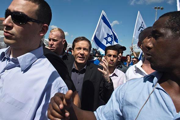 Isaac Herzog (C), co-leader of the centre-left Zionist Union.
