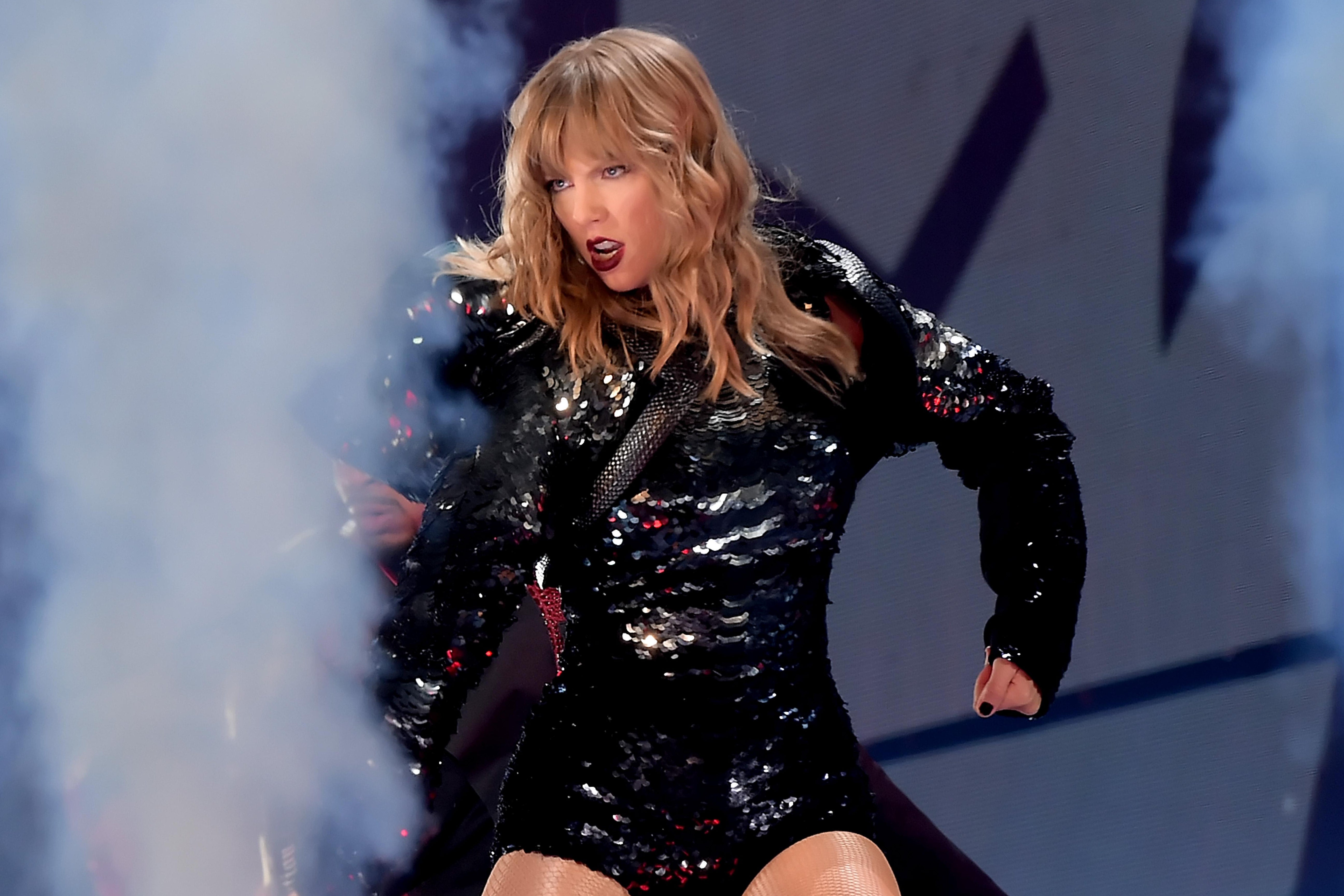 GLENDALE, AZ - MAY 08:  Taylor Swift performs onstage during opening night of her 2018 Reputation Stadium Tour at University of Phoenix Stadium on May 8, 2018 in Glendale, Arizona.  (Photo by Kevin Winter/Getty Images for TAS)