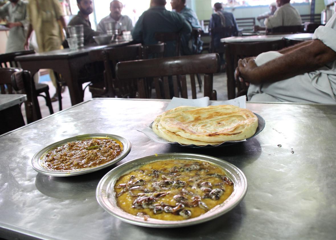 Daal fry, qeema, and parathas for breakfast at the Joona Masjid Malabari Hotel.