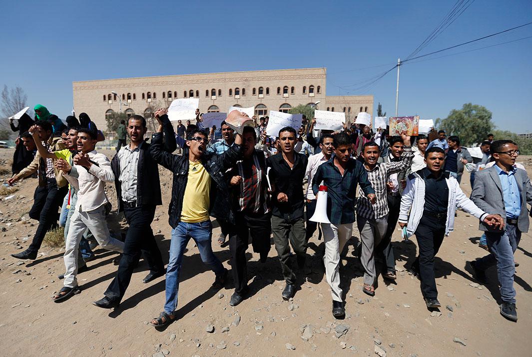 More students demonstrate against the Shiite Houthi movement’s armed militia at Sanaa University campus in Sanaa, Yemen, on Nov. 12, 2014. 