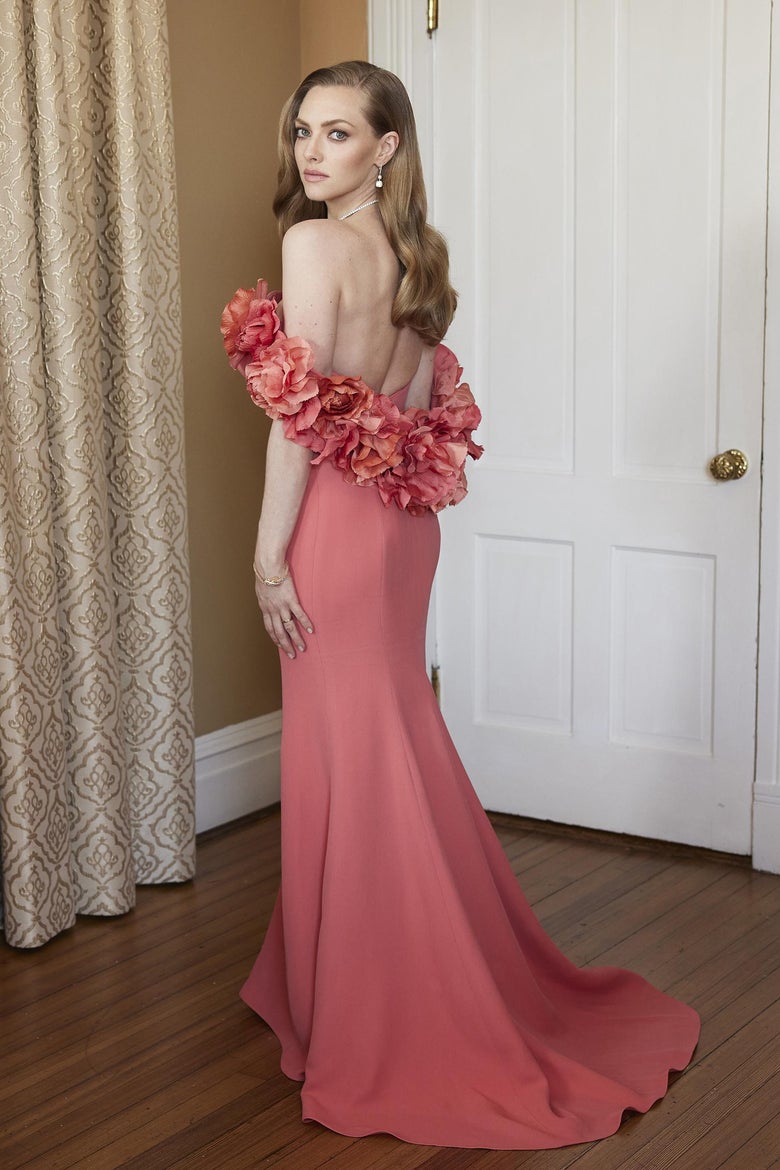 Amanda Seyfried poses at home before the Golden Globes.