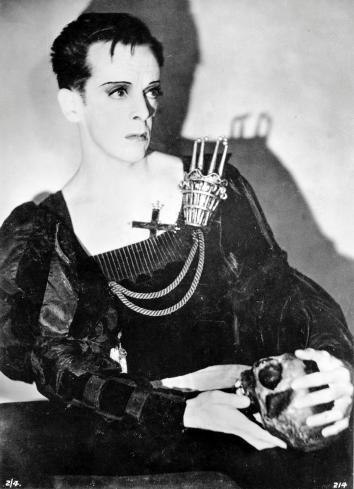 Robert Helpmann in title role of Hamlet in 1948.