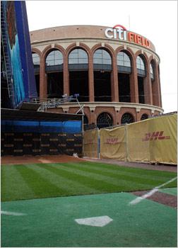 Despite economy woes, Citi Field deal stands
