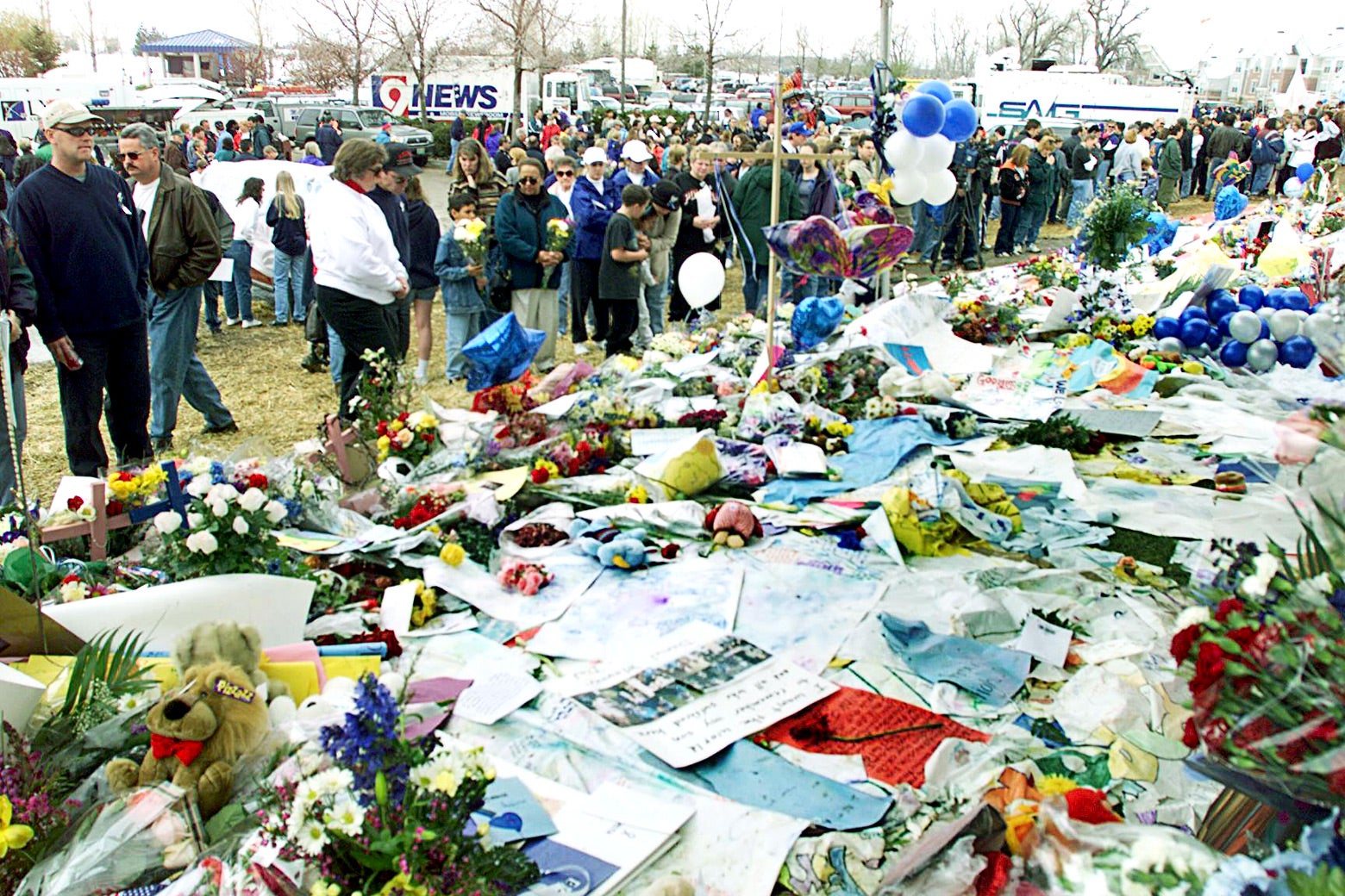 Littleton residents gather at the Clemment Park memorial on Apr 24, 1999 to pays respects to twelve students and one teacher who died at Columbine High School following a shooting by two students. 