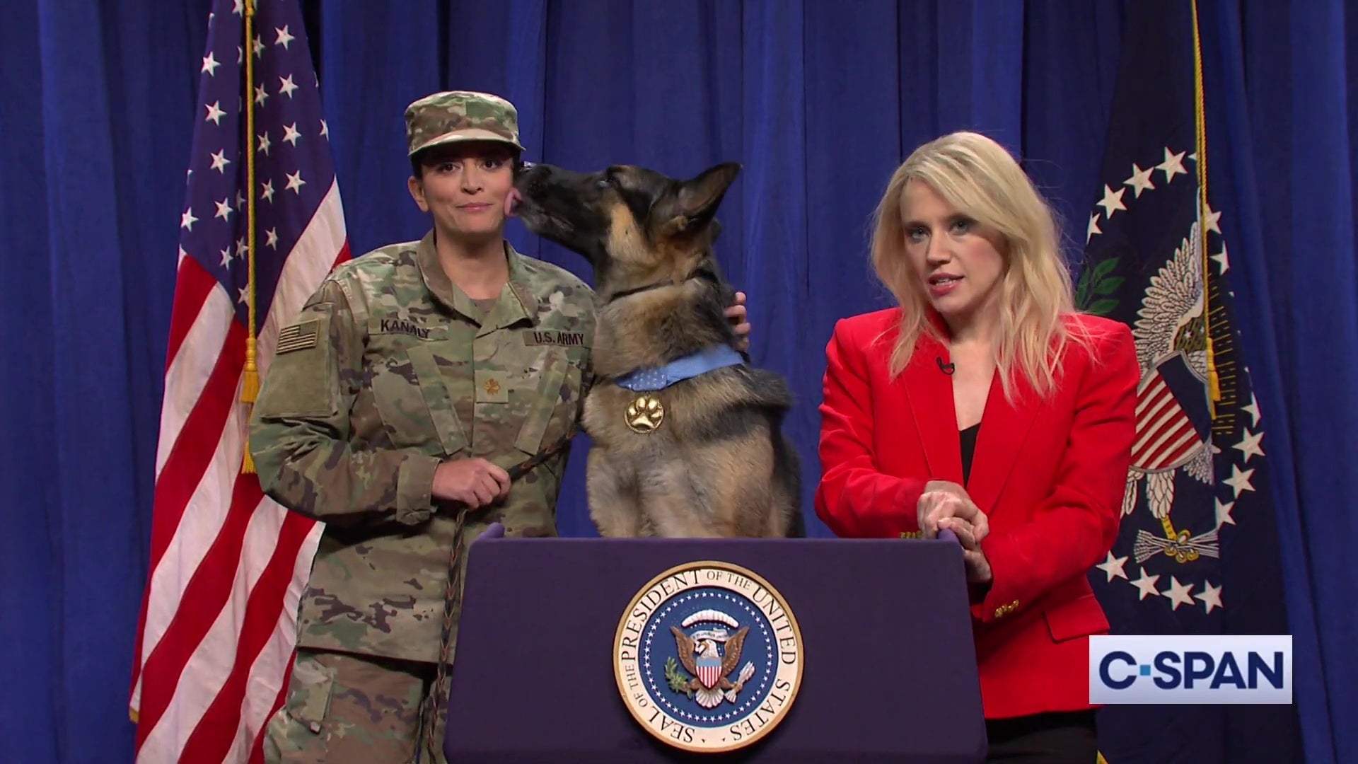Cecily Strong Dog(01)