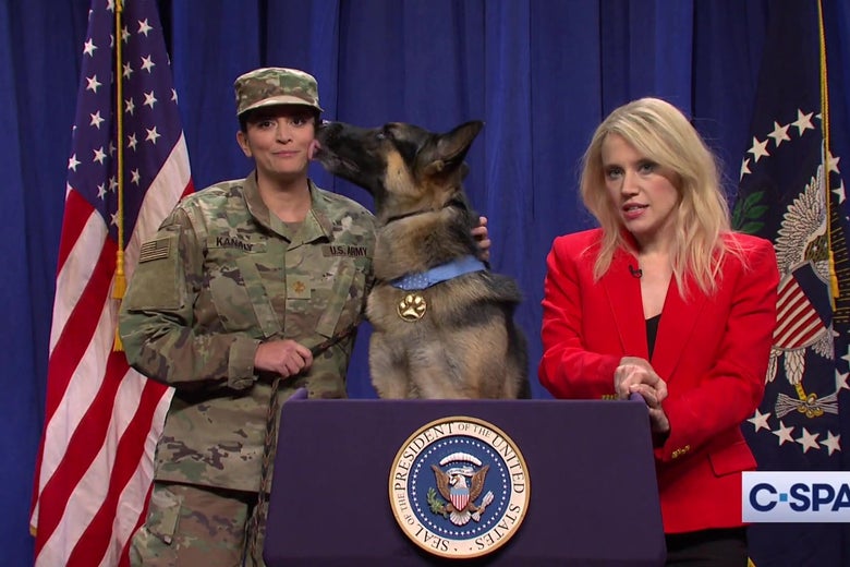 SNL: Watch Cecily Strong try to wrangle a dog.