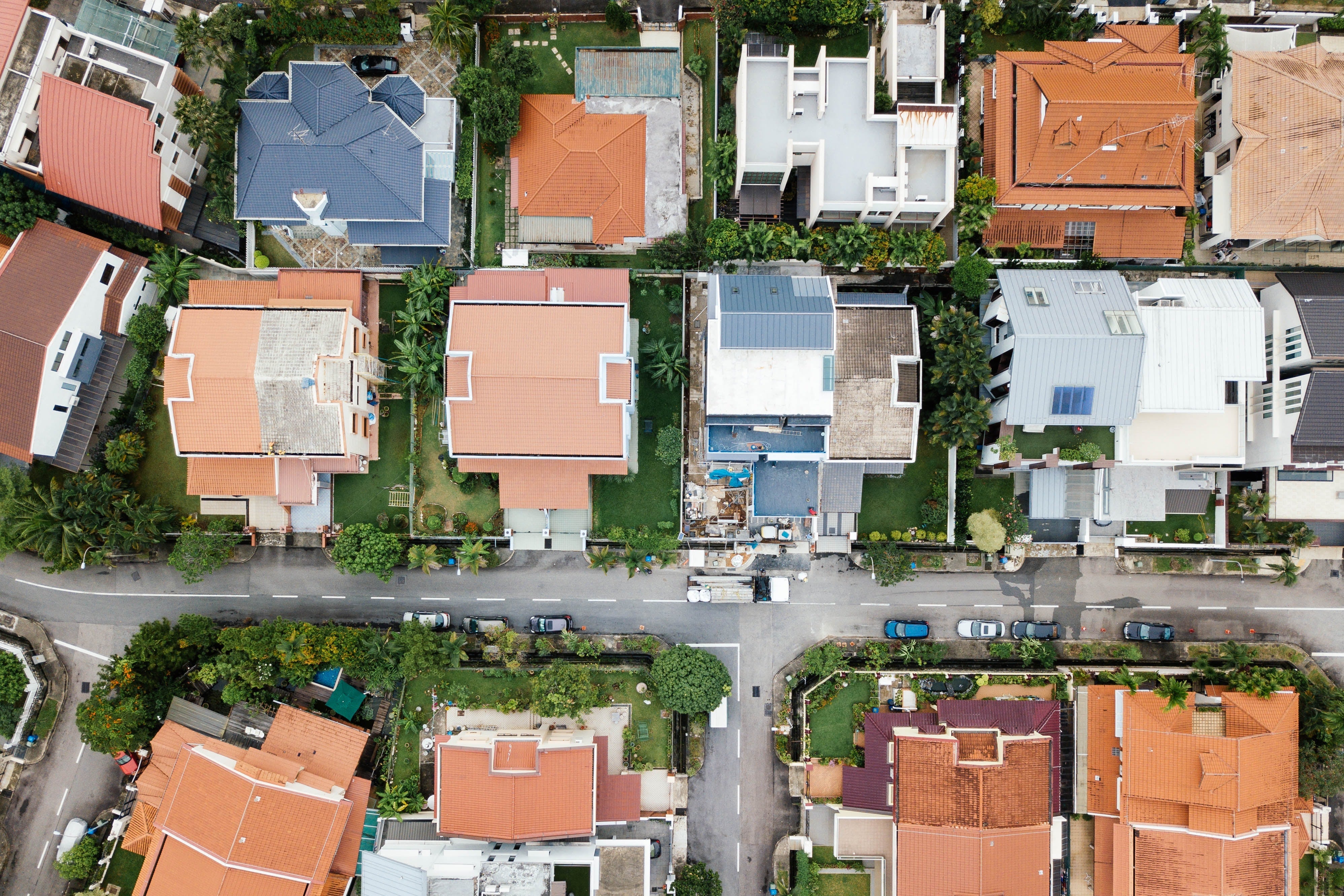 A bird's-eye view of a neighborhood of large houses.