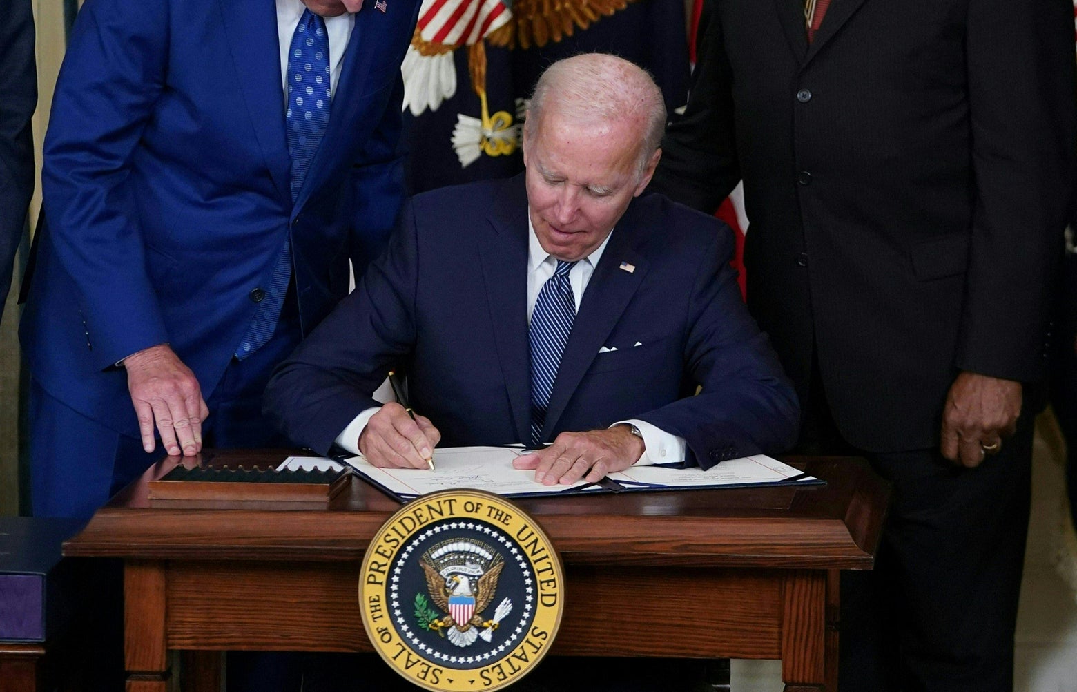 Biden signs the Inflation Reduction Act. He’s a successful climate president now.